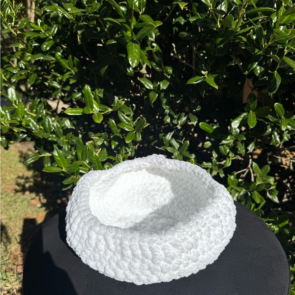 Bao White Plush in Cozy Basket - Picture 7 of 7